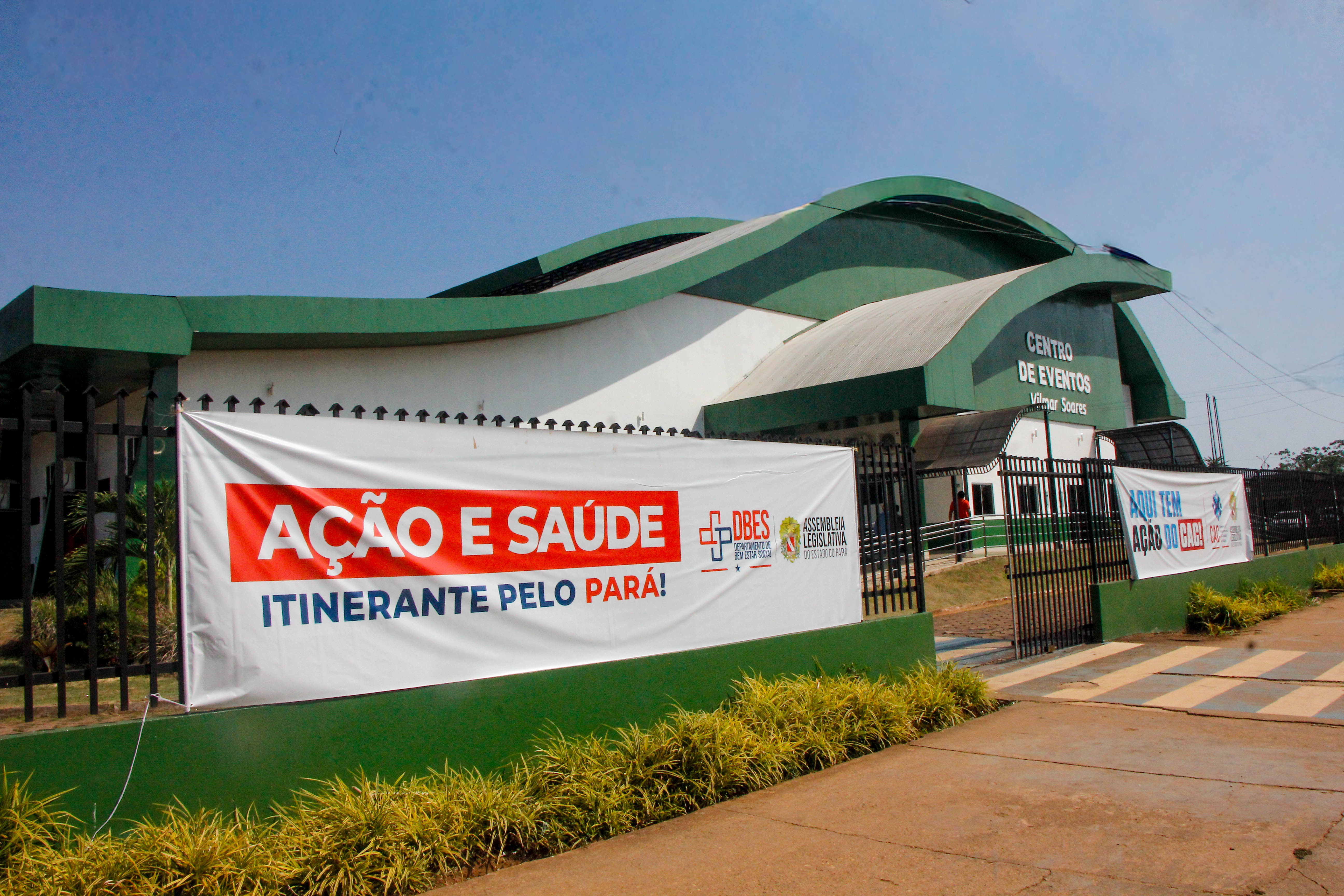 As ações itinerantes atendem desde as mulheres ribeirinhas, que precisa de pré-natal, a mulher indígena e aquelas que buscam romper o ciclo da violência e encontram acolhimento.