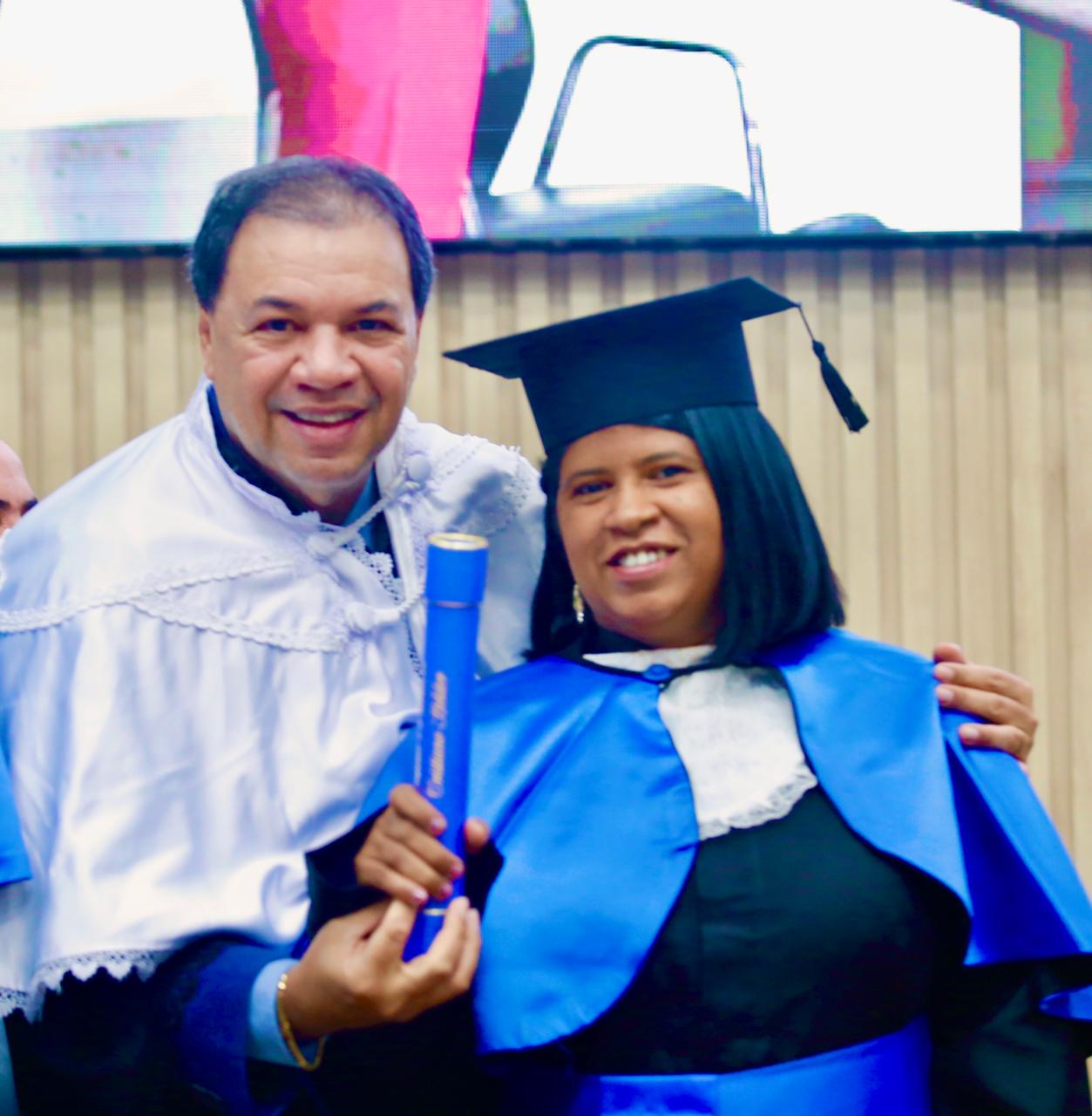 O presidente da Alepa, deputado Chicão, na formatura da 1ª Turma do Curso  Superior de Tecnologia em Gestão Pública em Parauapebas.