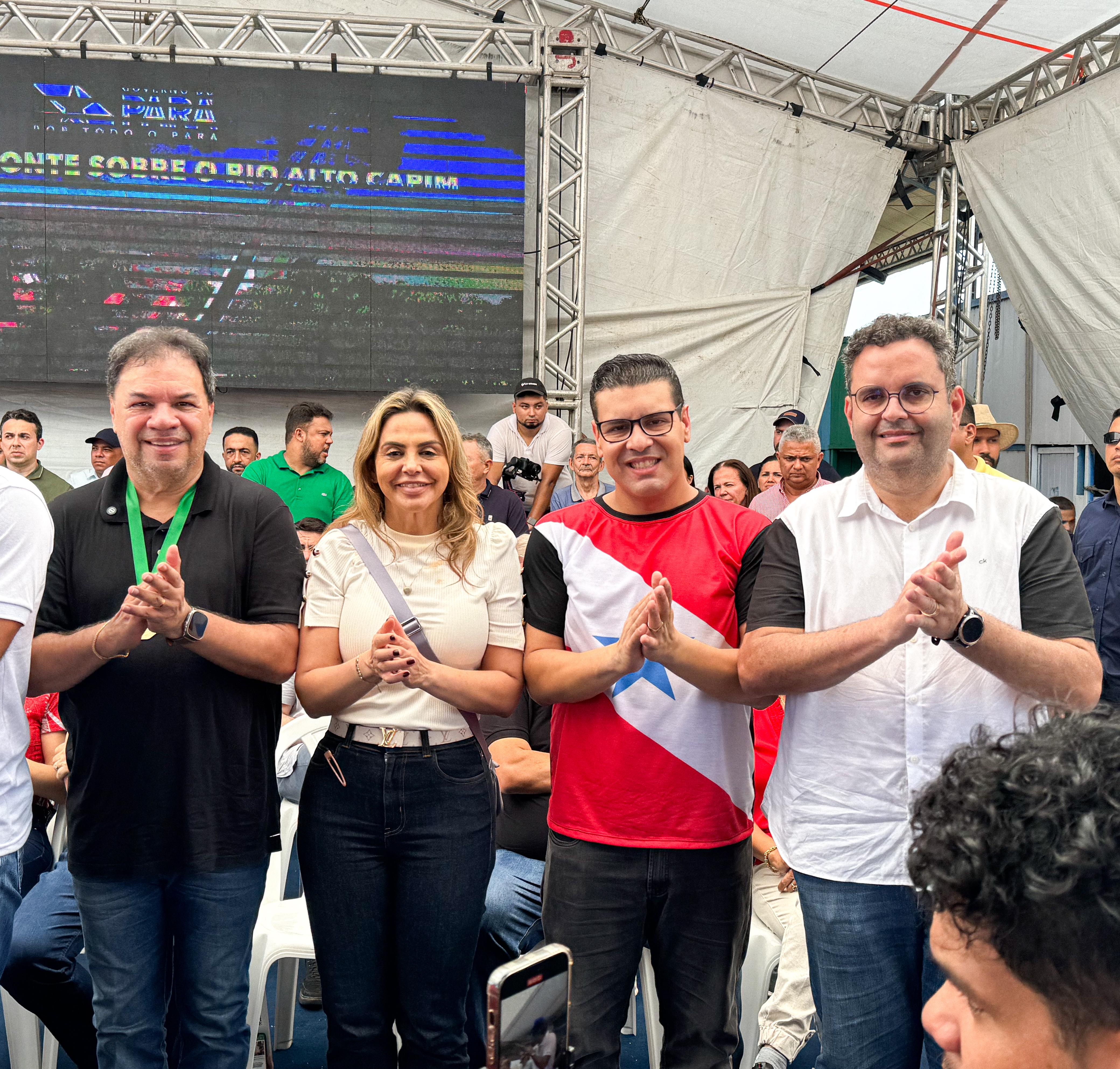 O presidente da Alepa, Chicão (MDB), acompanhado dos deputados estaduais Cilene Couto (PSDB), Fábio Freitas (Republicanos) e Erick Monteiro (PSDB).