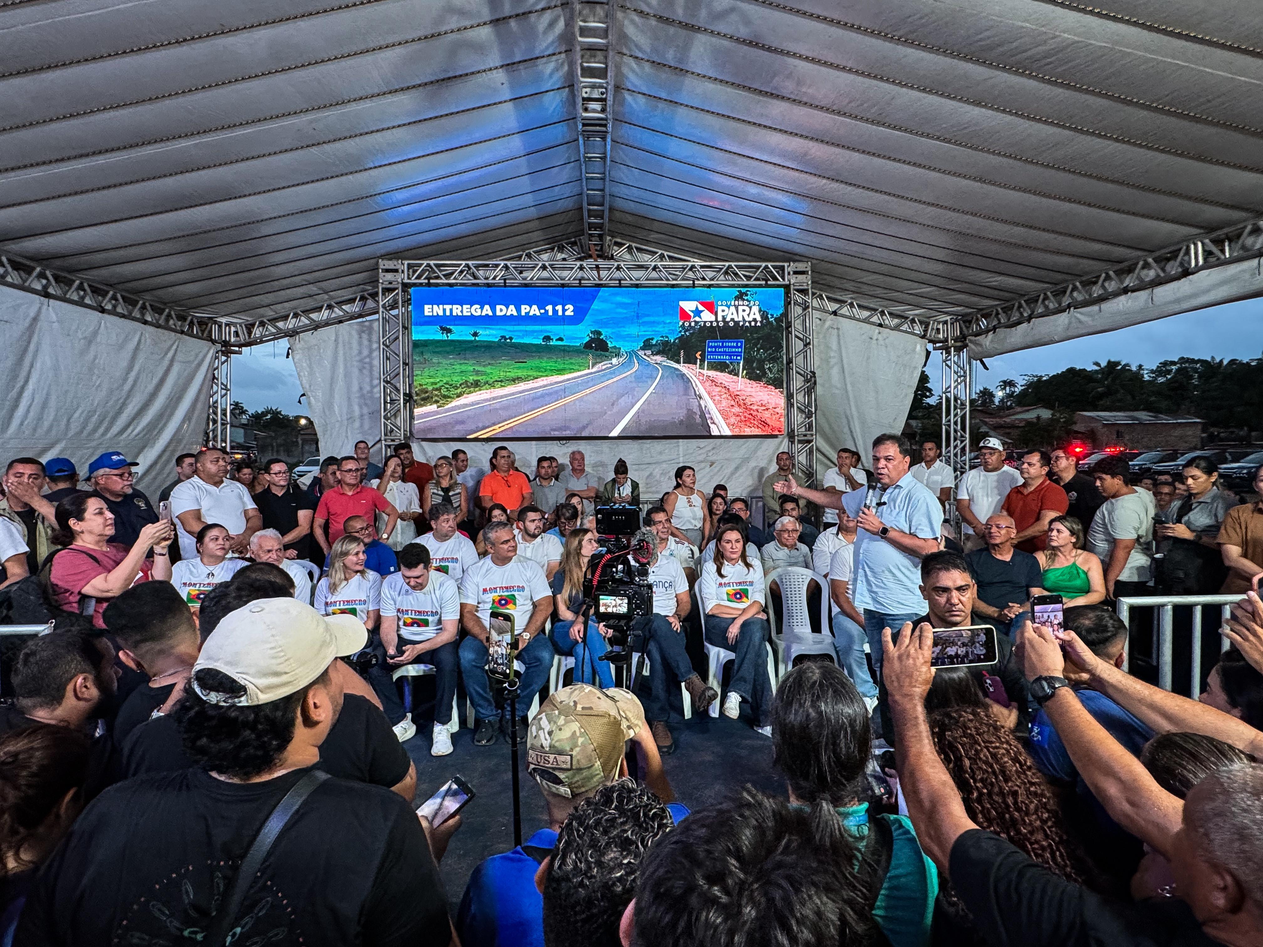 Chicão (MDB), presidente da Alepa, discursa em Bragança, no nordeste paraense, durante evento do governo do estado.