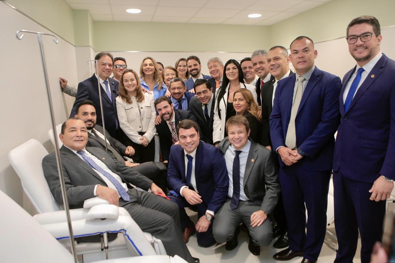 O presidente da Alepa, deputado Chicão  e os deputados da Casa na inauguração do novo espaço do DBES