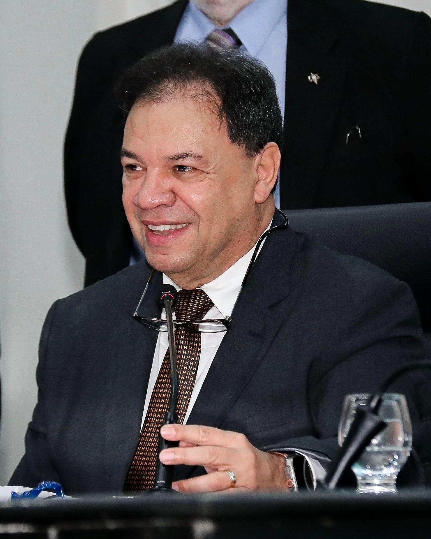 Aveilton fez questão de reconhecer o apoio do presidente da Alepa, deputado Chicão (MDB), destacando seu empenho em ampliar o número de instituições de ensino superior no estado.