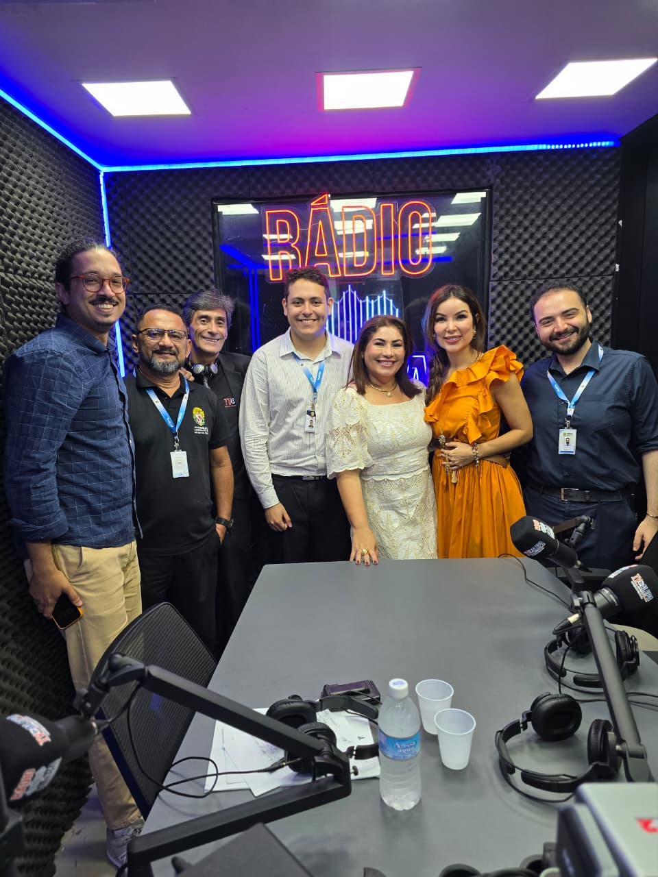 A tradicional foto com a equipe da Rádio Alepa FM 101.5