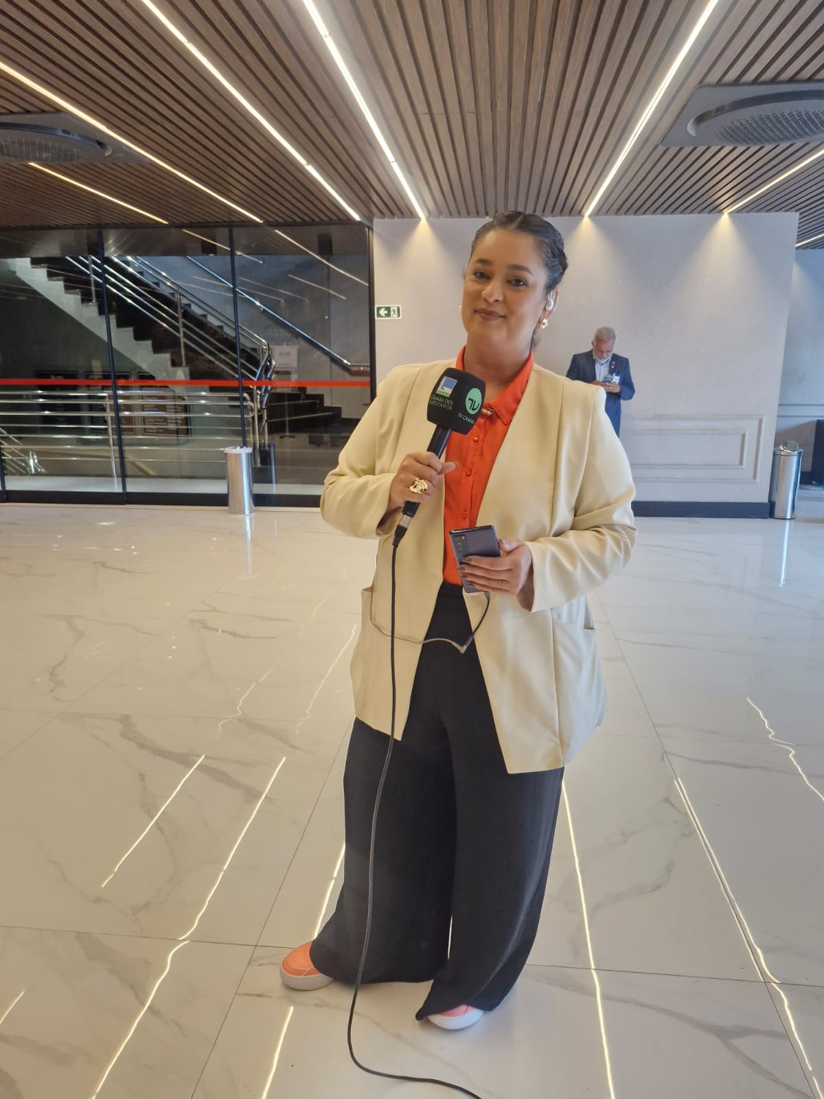 A jornalista Haynna Hálex, também presidente da Fundação Rádio e TV Alepa, no encontro da UIP