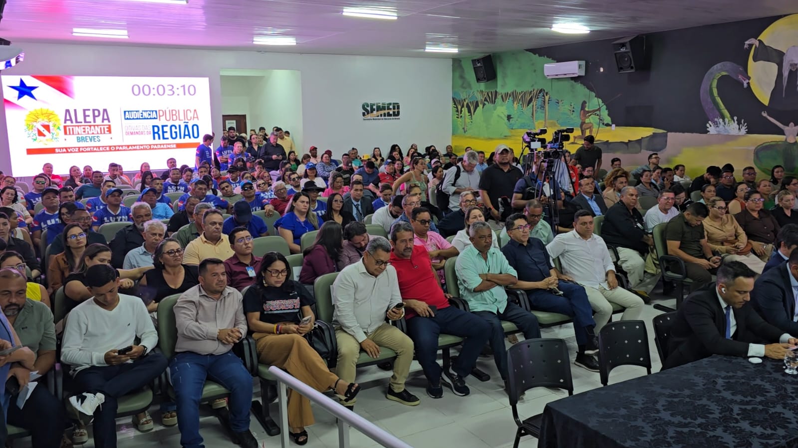 Comunidade e autoridades locais prestigiaram a audiência pública e fizeram reivindicações