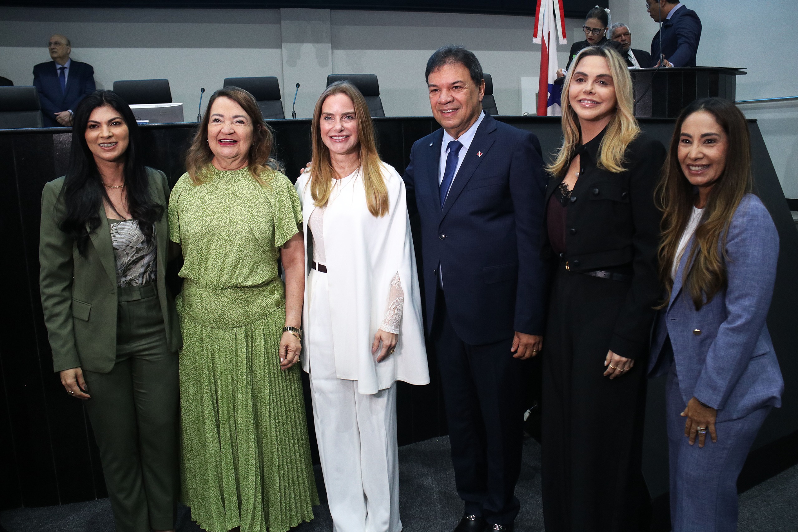 A foto do presidente da Alepa, deputado Chicão com a primeira dama, Daniela Barbalho e as deputadas sinaliza o avanço da pauta feminina na sua gestão.