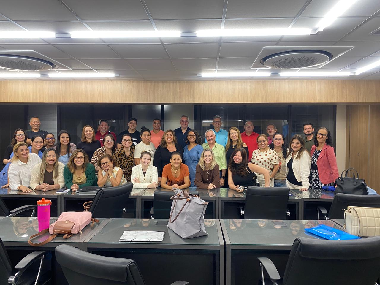 A terceira turma de pós-graduação, coordenada pela professora Vera Fidalgo.