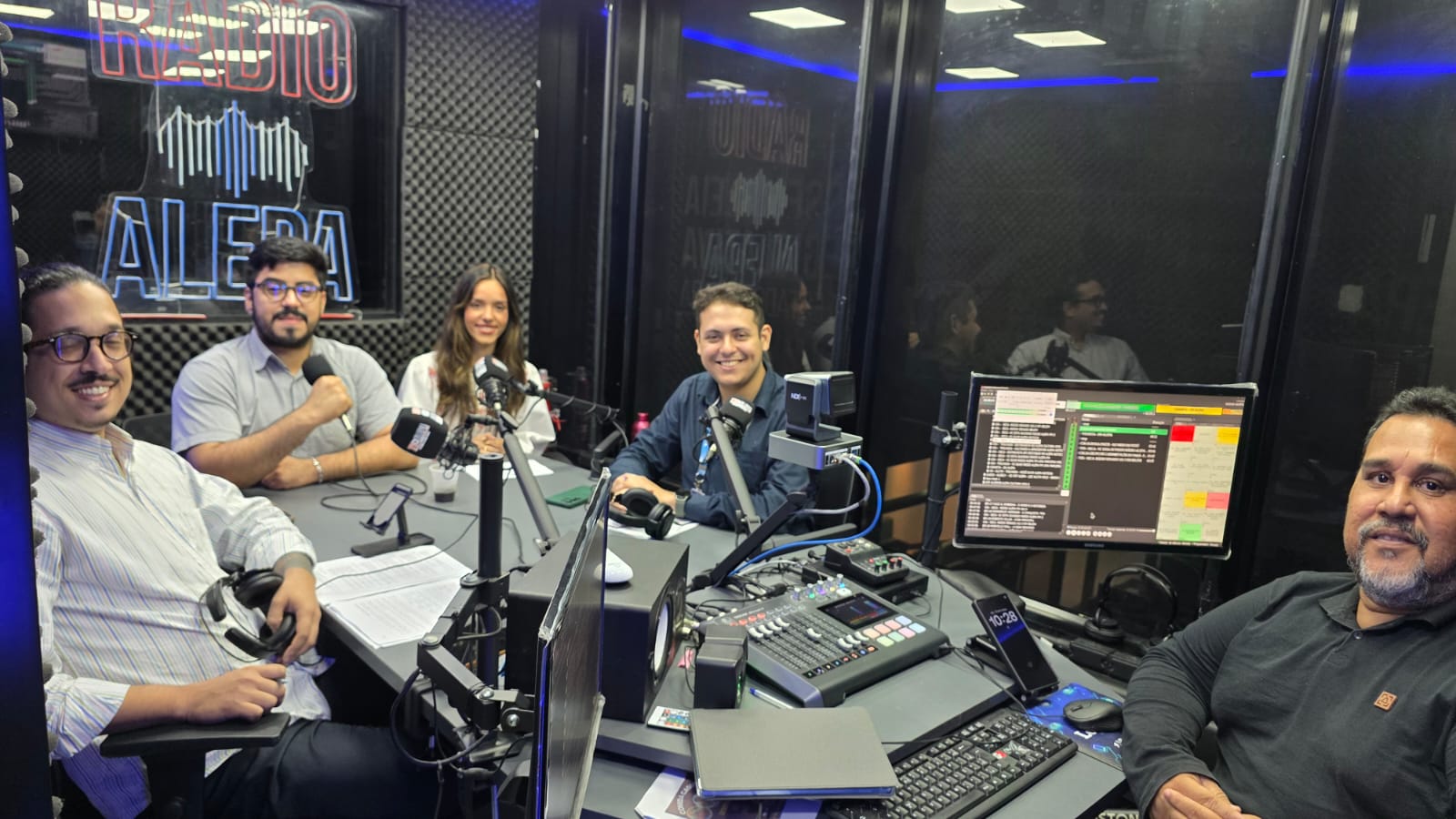 Os convidados com a equipe da Rádio Alepa FM