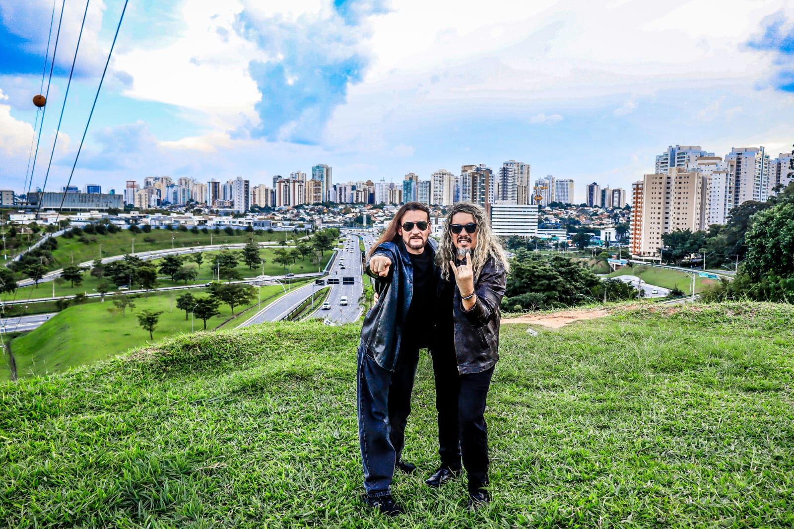 Foto: Aldiane Rosa A parceria não se restringe apenas ao áudio; o single chega acompanhado de um videoclipe gravado em São José dos Campos (SP), consolidando visualmente essa troca geográfica. Na foto Wallace com Guilherme Isnard.