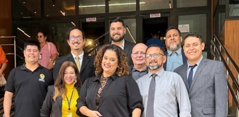 A equipe da Rádio Alepa FM 101.5 com a presidente da Fundação Rádio e Tv Alepa, Haynna Hálex ao centro.