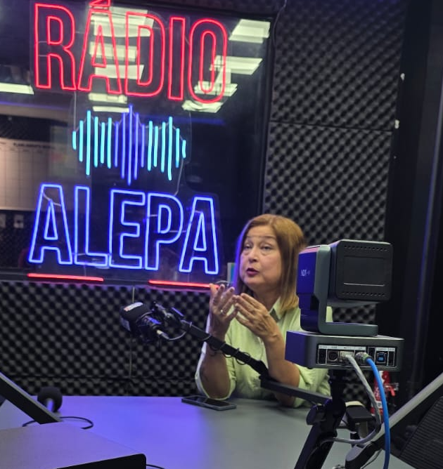 Para Briseida Suzuki, falar sobre esclerose múltipla também significa falar sobre uma experiência familiar. Sua filha recebeu o diagnóstico ainda adolescente, aos 16 anos