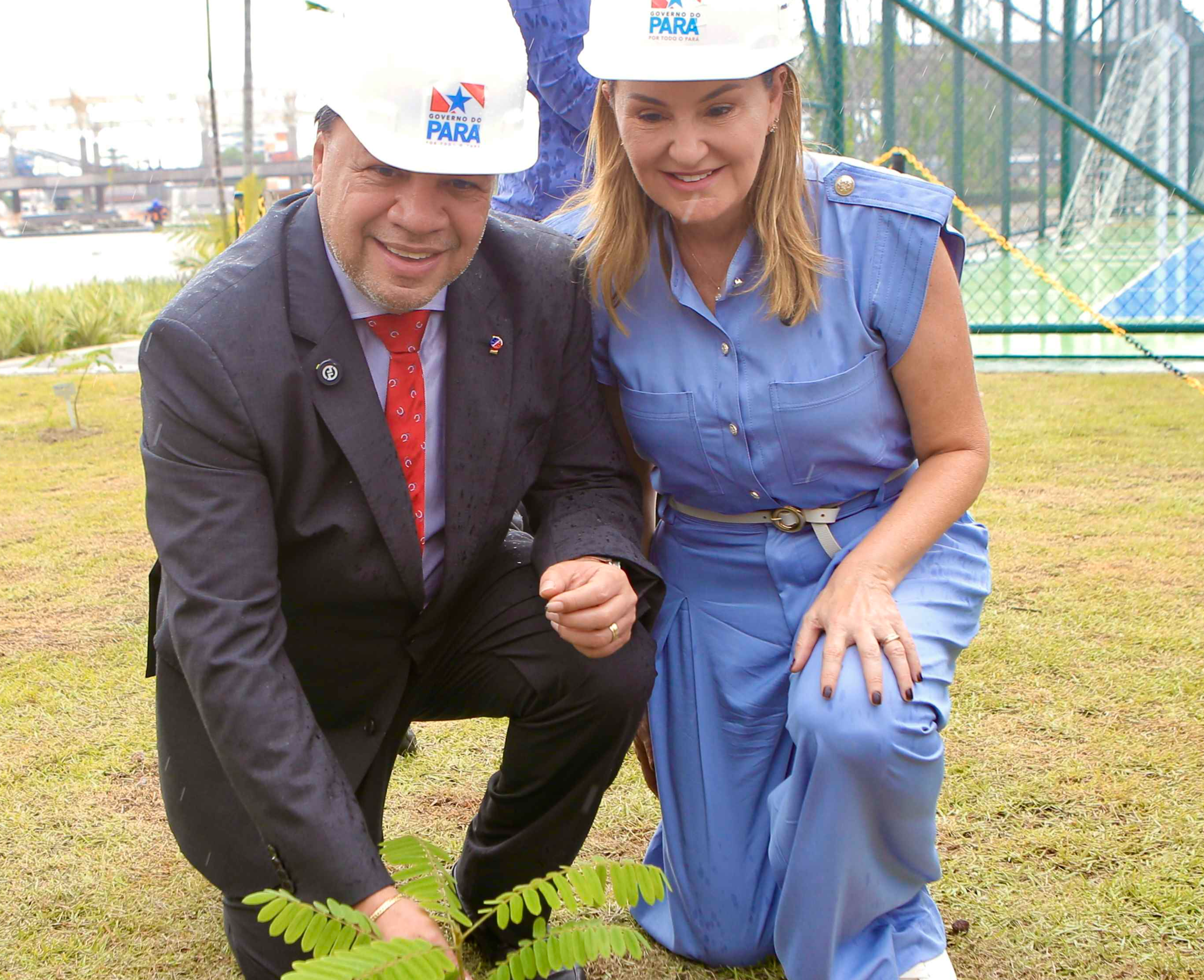 null O deputado Chicão com a vice-governadora, Hana Ghassan visitando as obras para a COP30.