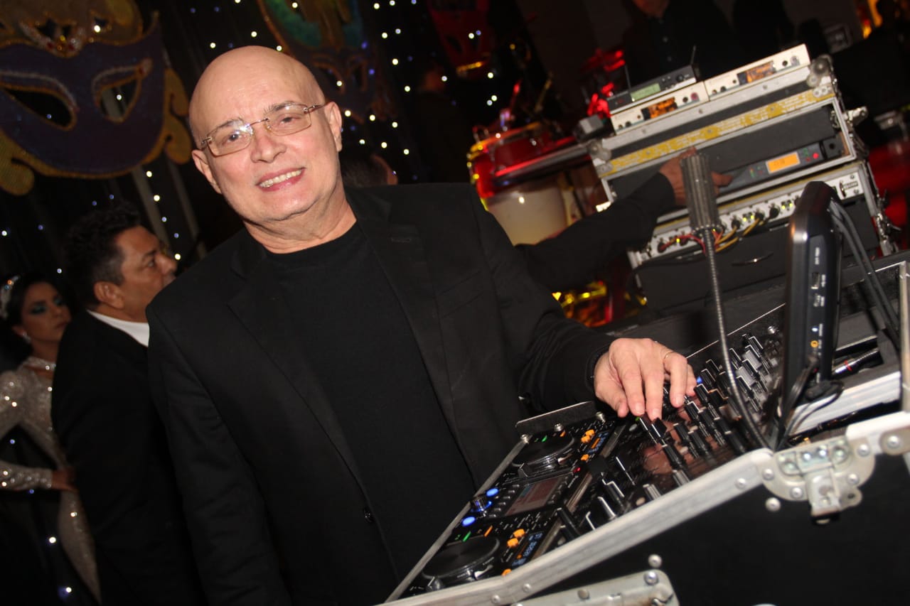 Em entrevista, DJ Tarrika relembrou sua trajetória nas principais casas noturnas da capital.