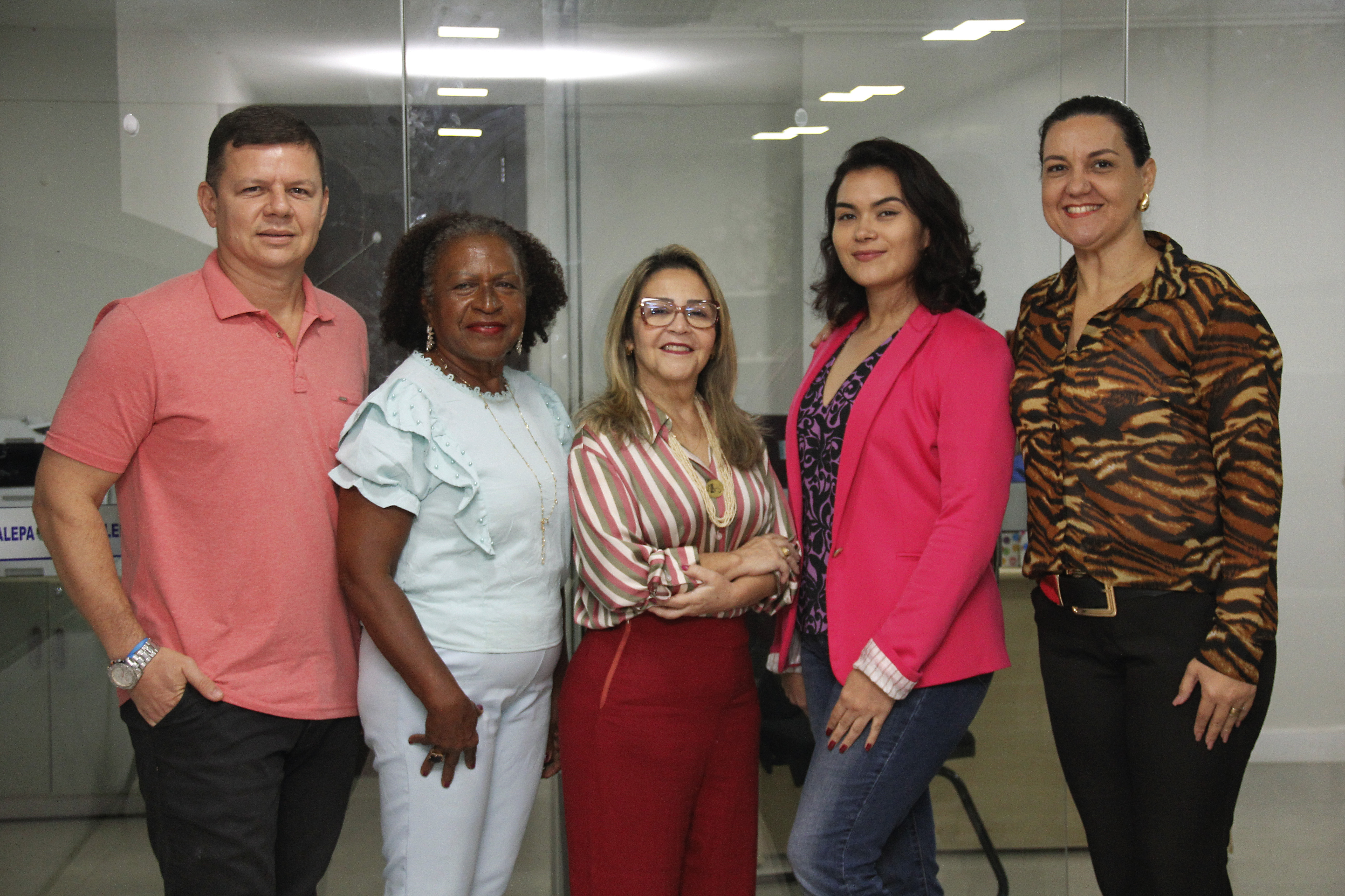 Os redatores de plenário da Alepa são Márcia Rejane Ramos (Chefe da Seção), Cândice Elizabeth Teixeira, Daniele Cavalcante Vieira, Christopher Reeve Moura, Bruna Lila Cecílio e Rose Mary Santos