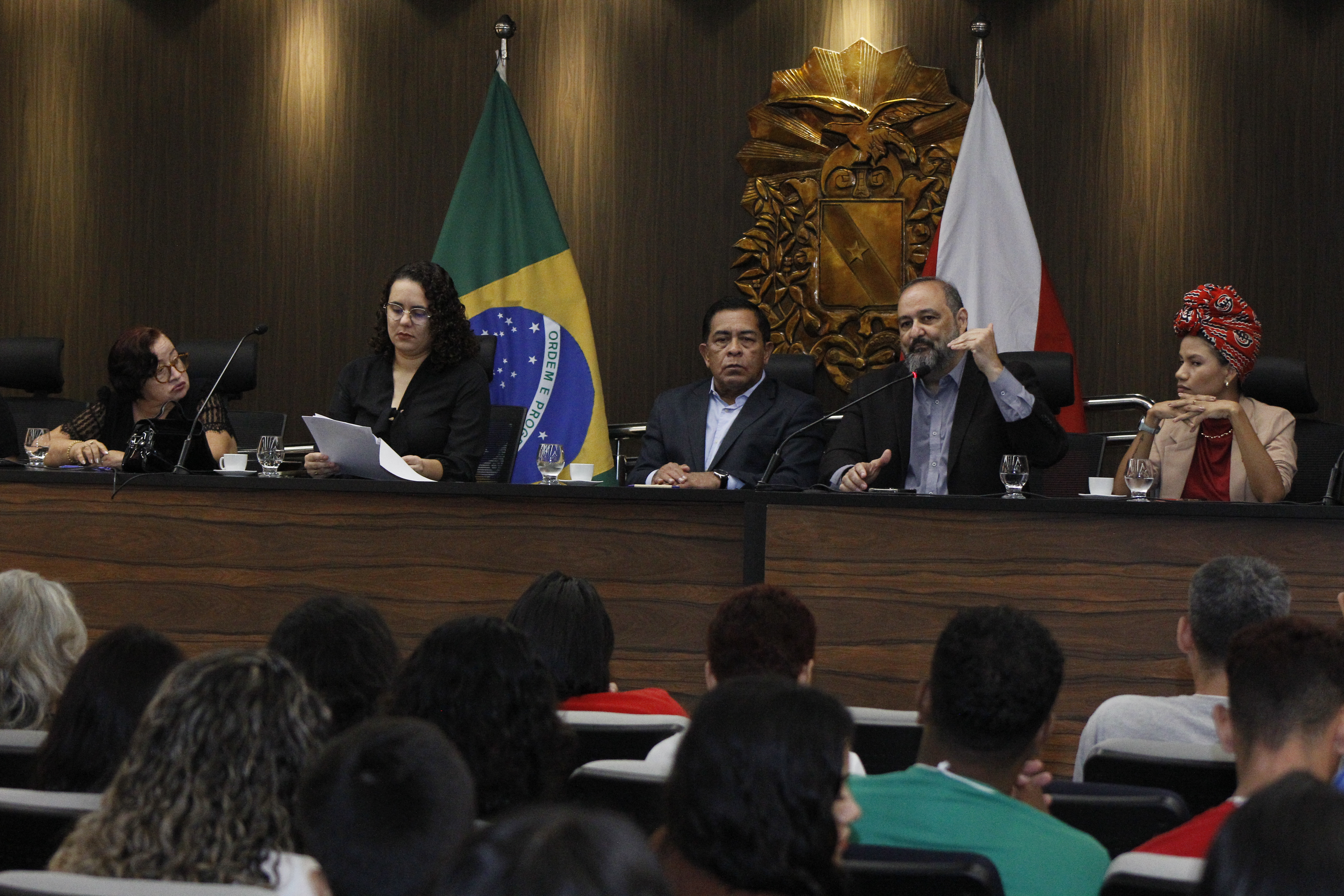 Professores e alunos da Ufra discutem maneiras de participar da preparação para a COP30